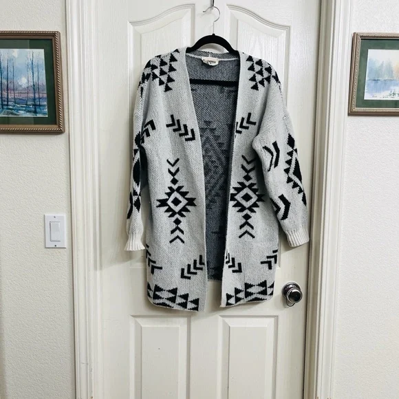 Savanna Jane Black And Grey Aztec Southwest Cardigan Size Medium - Picture 5 of 11